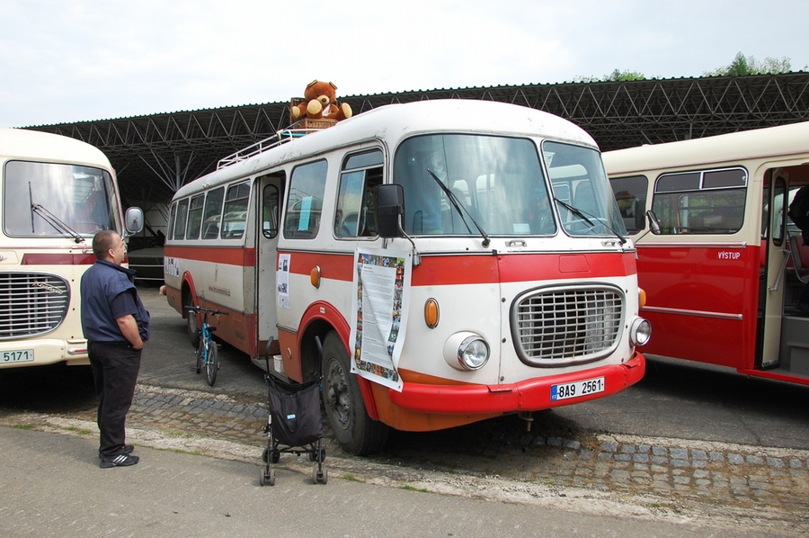 8A9 2561